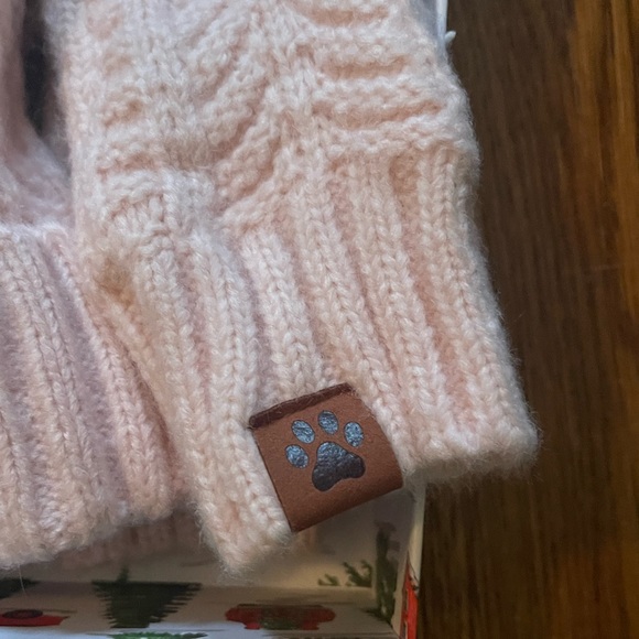 🆕 [David and Young] Pink Cozy Winter Beanie with Faux Fur Pom and Mittens Set - Picture 6 of 6